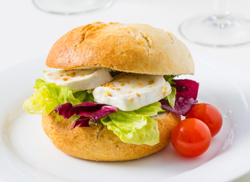 Burger chèvre concombre